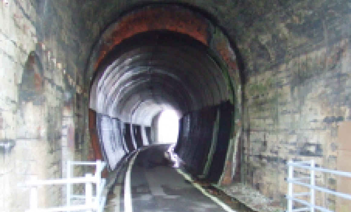 トンネルの内空断面計測